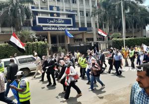 بالصور .. جامعة دمنهور تنظم مسيرة لحث المشاركة بانتخابات الشيوخ