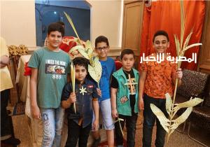 بزعف النخيل وأغصان الأشجار.. أقباط الأقصر يستعدون للاحتفال بـ«أحد الشعانين»