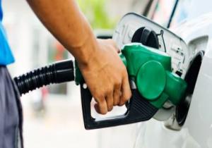 البترول: ربط سعر البنزين بالأسعار العالمية وراء الخفض ومراجعته كل 3 شهور