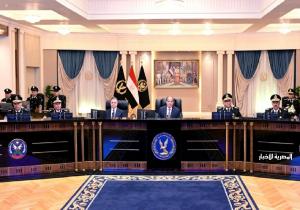 الرئيس السيسي يشيد بما لمسه من حرص المتقدمين الجدد على نيل شرف الانضمام لهيئة الشرطة لخدمة الوطن
