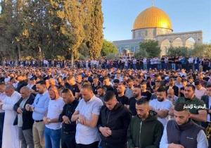 30 ألف فلسطيني يؤدون صلاة الجمعة في المسجد الأقصى