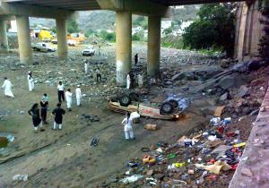 مصرع وإصابة 14 فى حادث سقوط سيارة من أعلى كوبرى  محرم بك بالإسكنرية.