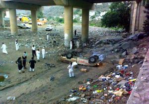 مصرع وإصابة 14 فى حادث سقوط سيارة من أعلى كوبرى  محرم بك بالإسكنرية.