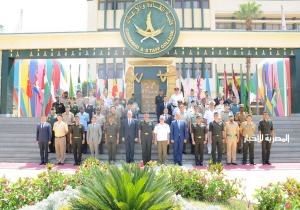 القوات المسلحة تنظم زيارة للملحقين العسكريين العرب والأجانب بمصر إلى كليتي القادة والأركان والطب |صور