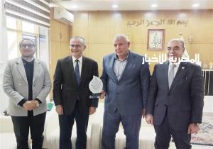 محافظ الوادي الجديد يستقبل رئيس جمعية الدكتور مصطفى محمود