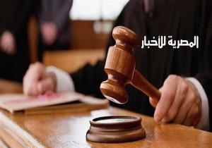 محاكمة موظف وآخرين في تزوير مستندات