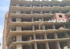 بدء إزالة عقار بجوار محطة مترو النزهة الجديدة بحي عين شمس