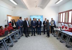 الطلاب يُشيدون بمستوى التعليم المتميز.. رئيس الوزراء يتفقد مدرسة أحمد ضيف الله الدولية للتكنولوجيا التطبيقية
