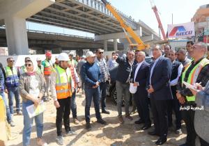 وزير النقل يتفقد العمل بمشروع الخط الأول للقطار الكهربائي السريع في العامرية وبرج العرب