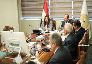 "التنمية المحلية" تتابع مع المحافظين موقف المشروعات المتعثرة لدخولها الخدمة سريعًا