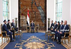 الرئيس السيسي يستقبل رئيس المنتدى الاقتصادي العالمي