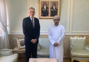 سفير مصر بعمان يؤكد أهمية تذليل الصعوبات التي تواجه دخول الدواء المصري للسلطنة