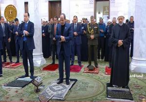 الرئيس السيسي يُؤدي صلاة الفجر بمسجد السيدة نفيسة | بث مباشر