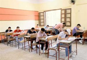 لليوم الثاني.. طلاب الدبلومات الفنية يستكملون اختبارات نهاية العام الدراسي