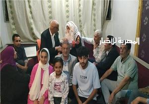 محافظ شمال سيناء يزور المجاهدة فرحانة بمنزلها في العريش
