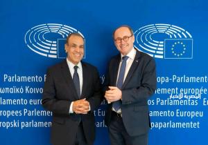سفير مصر في بروكسل يبحث التعاون مع الاتحاد الأوروبي في ملفات الطاقة والهجرة ومكافحة الإرهاب