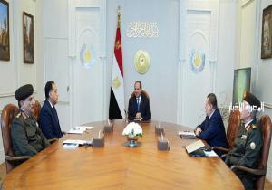 الرئيس السيسي يجتمع مع رئيس الوزراء ومحافظ البنك المركزي