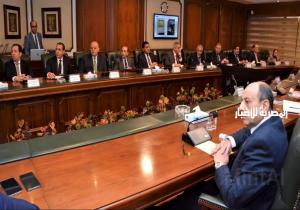 وزير الطيران المدني يعقد اجتماعا موسعا لمتابعة أعمال اللجنة العليا لأمن وتسهيلات الطيران