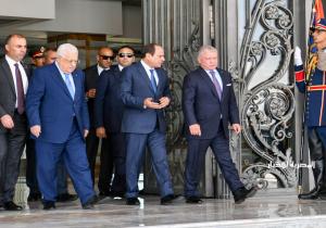الرئيس السيسي يُودع ملك الأردن والرئيس الفلسطيني بمطار العلمين | صور