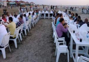 صور .. الإفطار على الشواطئ و"البط بالمورتة" أشهر عادات الدمايطة فى رمضان