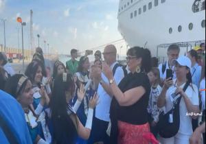 على أنغام الموسيقى.. سائحو السفينة «MSC ARMONIA» يتفاعلون مع الفنون الشعبية البورسعيدية