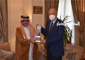 أبو الغيط يستقبل رئيس المنظمة العربية للسياحة ويستلم جائزة ابن بطوطة