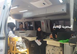 إقبال على سيارة المركز التكنولوجي بمدينة مسير بكفرالشيخ لتقديم 142 خدمة للأهالي