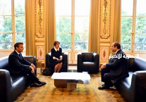 الرئيس السيسي يطلع نظيره الفرنسي على استعدادات مصر لاستضافة قمة المناخ COP27