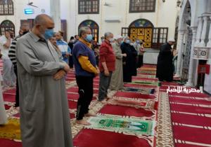 "عمليات" كفر الشيخ لم ترصد مخالفات للإجراءات الاحترازية في صلاة "التراويح" بالمساجد/ صور