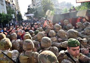 مواجهات بين الجيش والمحتجين على تكليف دياب في بيروت