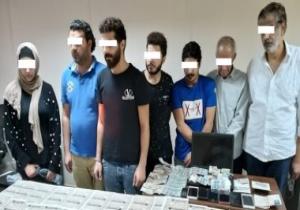 بتأشيرات ومستندات مزورة.. ضبط عصابة دولية لتهريب الشباب للخارج.. صوره