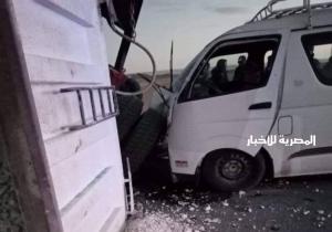 انقلاب سياره نقل محمله بالزلط بالوادى الجديد