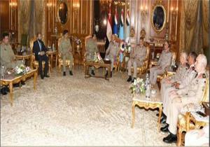 وزير الدفاع ورئيس الأركان يلتقيان رئيس أركان القوات البرية الباكستانية