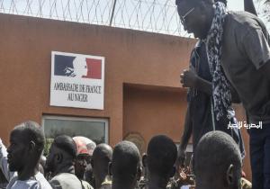 بعد سحب معظم قواتها .. فرنسا تغلق سفارتها بالنيجر
