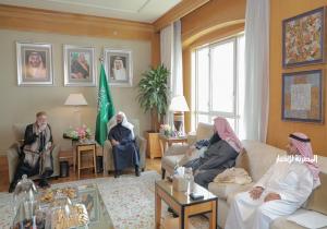 وزير الشئون الإسلامية السعودي يلتقي رئيس دينية النواب ويهديه مصحفًا من إصدارات مجمع الملك فهد / صور