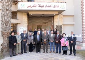 رئيس جامعة المنصورة يفتتح تجديدات نادي أعضاء هيئة التدريس بالجامعة