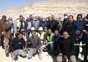 وزير النقل يلتقي العمال والمهندسين المشاركين بمشروع القطار الكهربائي السريع