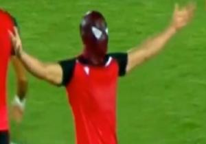 احتفالات خالدة.. كريم طارق يرتدى قناع "سبايدر مان" بعد هدفه فى بيراميدز