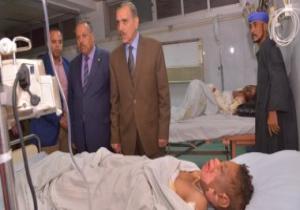 محافظ أسيوط يزور طفلين أصيبا بصعق كهربائى من سلك ضغط عال