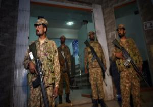 مقتل جندى باكستانى جراء هجوم مسلحين على نقطة أمنية