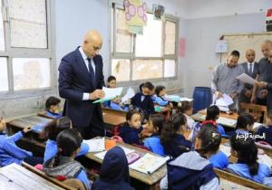 جولة مفاجئة لوزير التعليم بمدارس البحيرة لمتابعة انتظام العام الدراسي والاختبارات الشهرية