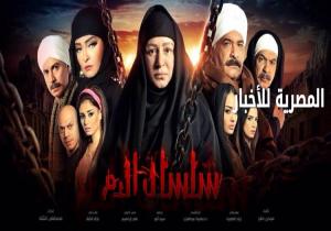 رئيس جامعة المنصورة "محمد حسن القناوى "يكرم أسرة مسلسل "سلسال الدم"