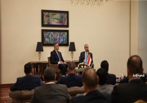 وزير الخارجية يلتقي أعضاء الجالية المصرية في الجزائر