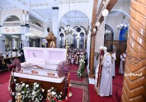 خلال صلوات تجنيز الأنبا باخوميوس.. البابا تواضروس يقدم التهنئة للمسلمين الحاضرين بعيد الفطر
