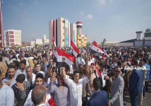 حشود من أهالي بني سويف يُرحبون بالرئيس السيسي في قرية سدس الأمراء | فيديو