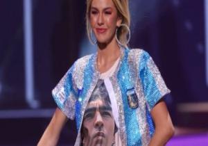 ممثلة الأرجنتين فى مسابقة ملكة جمال الكون ترتدى زى منتخب بلادها مع صورة مارادونا