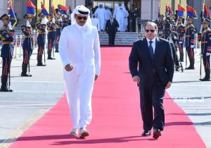 الرئيس السيسي يودع أمير قطر بعد انتهاء زيارته لمصر