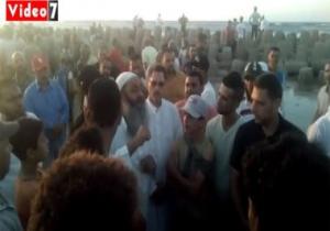 تضرع أهالى المفقود نور بشاطئ بلطيم بعد انتهاء عمليات البحث عن الجثمان