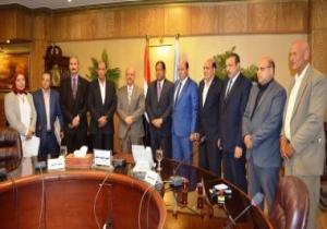 محافظ الغربية يشهد توقيع عقد النقل الجماعى مع شركة كفر الشيخ للنقل البرى