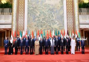الرئيس السيسي يتوسط صورة تذكارية مع القادة المشاركين في الجلسة الافتتاحية لمنتدى التعاون العربي الصيني